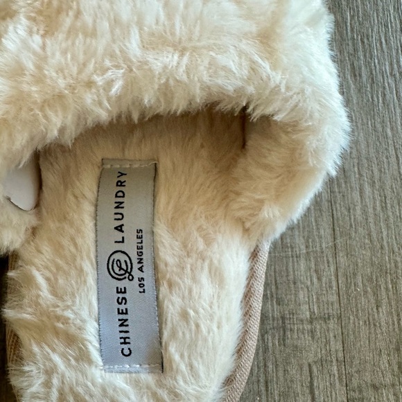 NWT Chinese Laundry Women’s Faux Fur Slippers Size XS/S - Picture 4 of 7